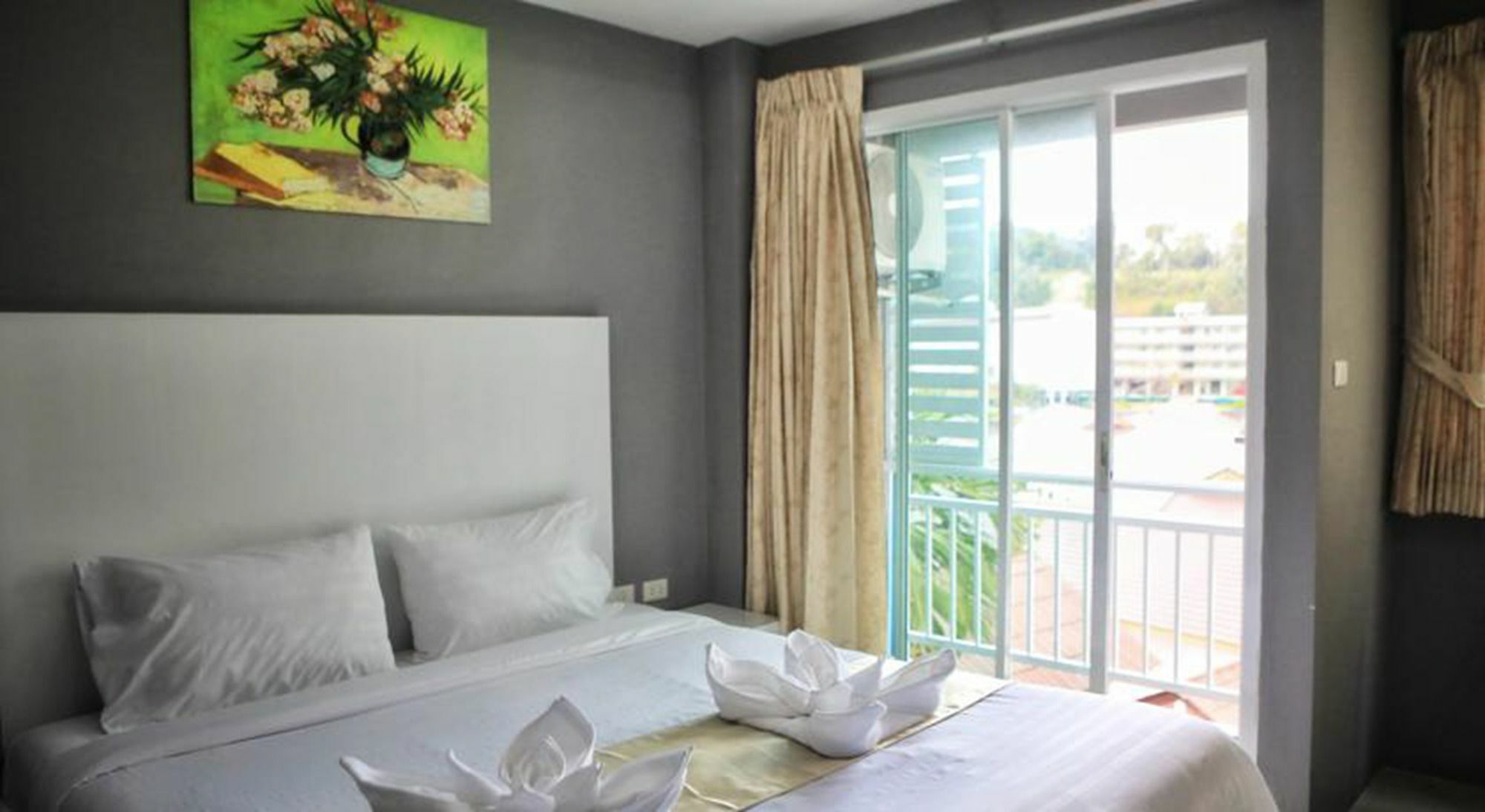 Guan Chao Yin Hotel Patong Екстериор снимка